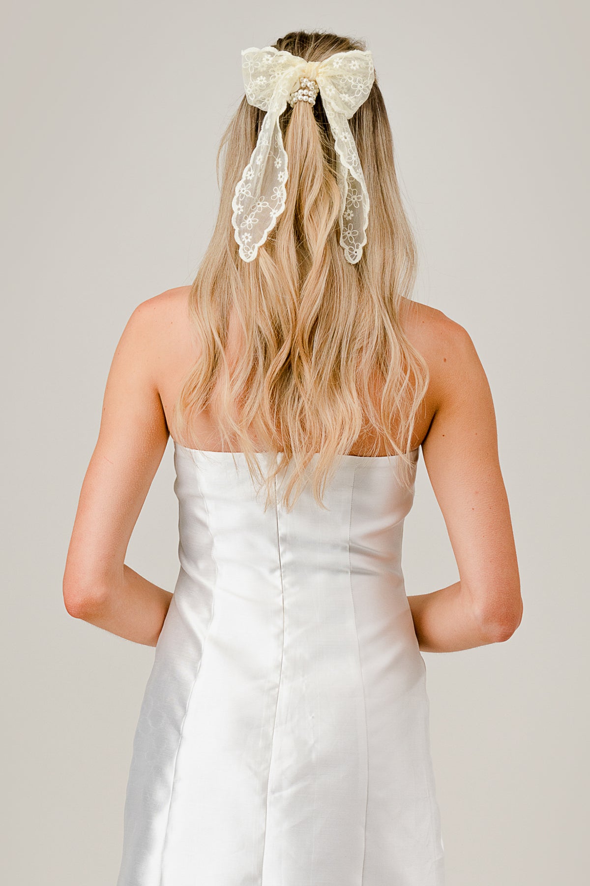 Exquisite Lace Flower Pattern Bow with Pearl Tie