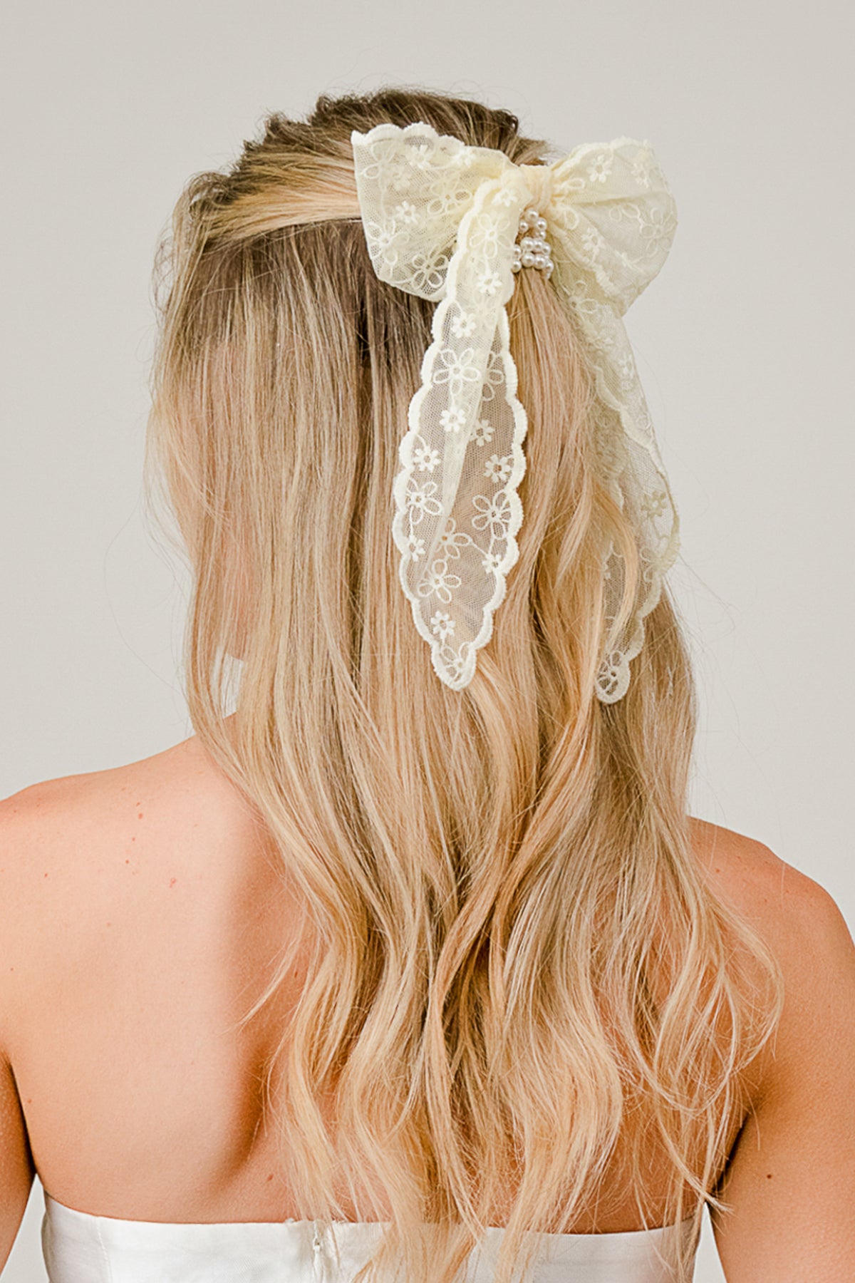 Exquisite Lace Flower Pattern Bow with Pearl Tie