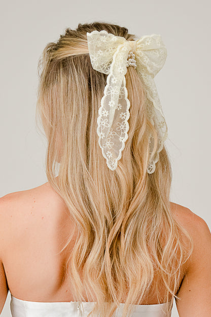 Exquisite Lace Flower Pattern Bow with Pearl Tie